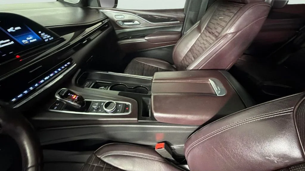 Used 2021 CRYSTAL WHITE TRICOAT Cadillac Sport Platinum image 29