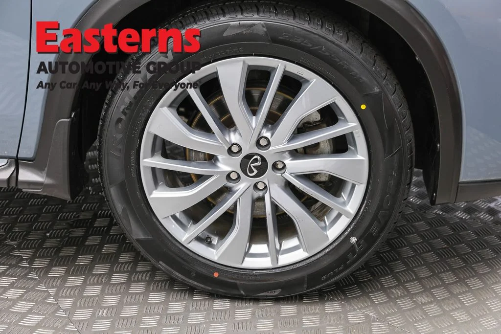 Used 2023 Gray INFINITI LUXE image 33