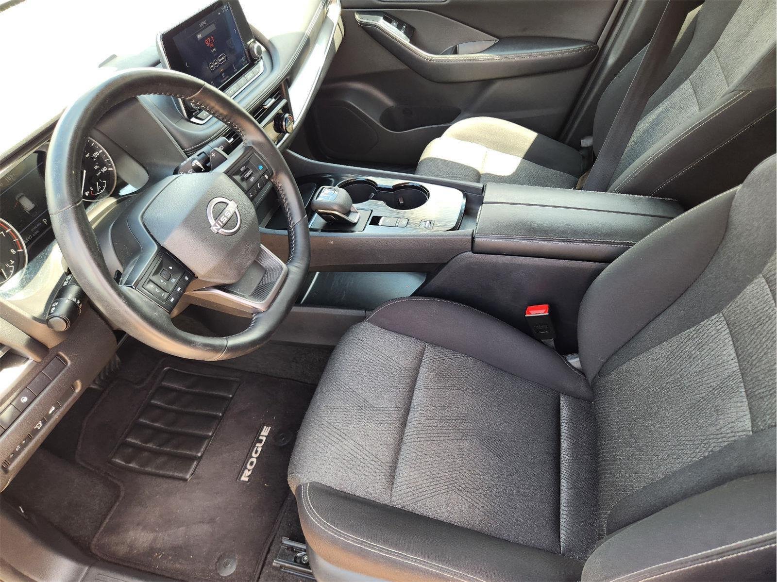 Used 2025 Everest White Pearl Nissan SV image 12
