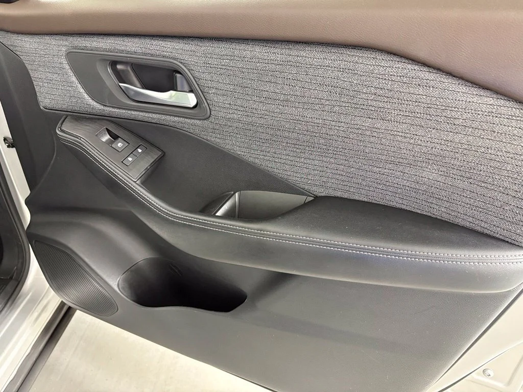 Used 2023 Silver Nissan SV image 39