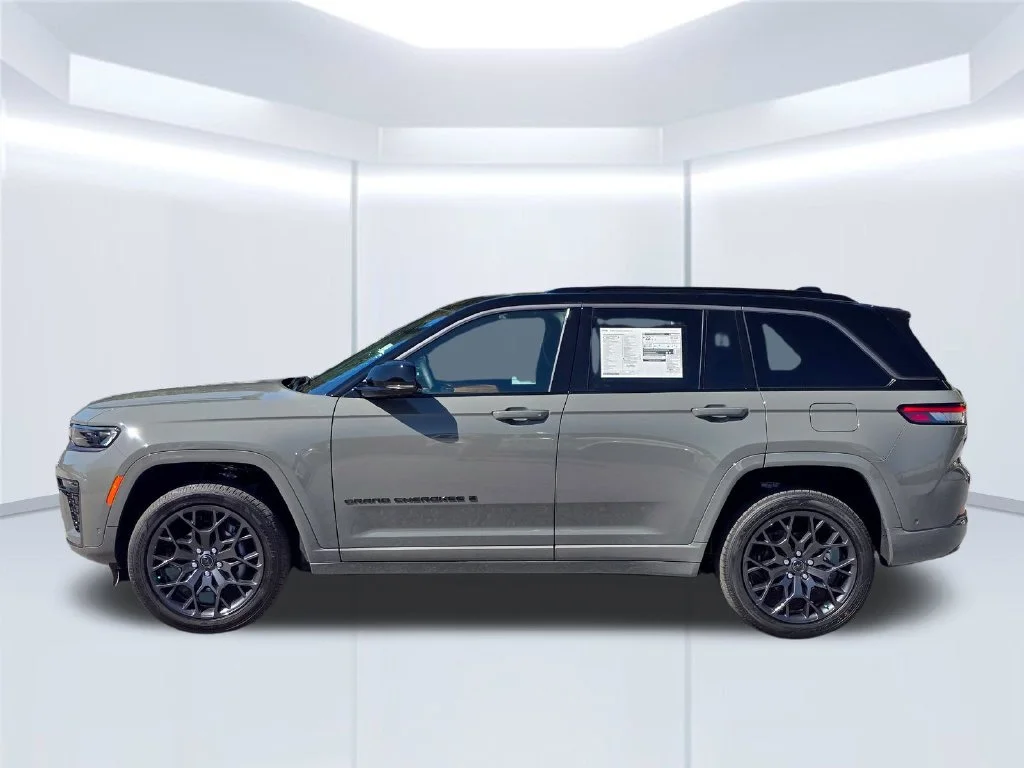New 2027 Gray Jeep Summit image 17