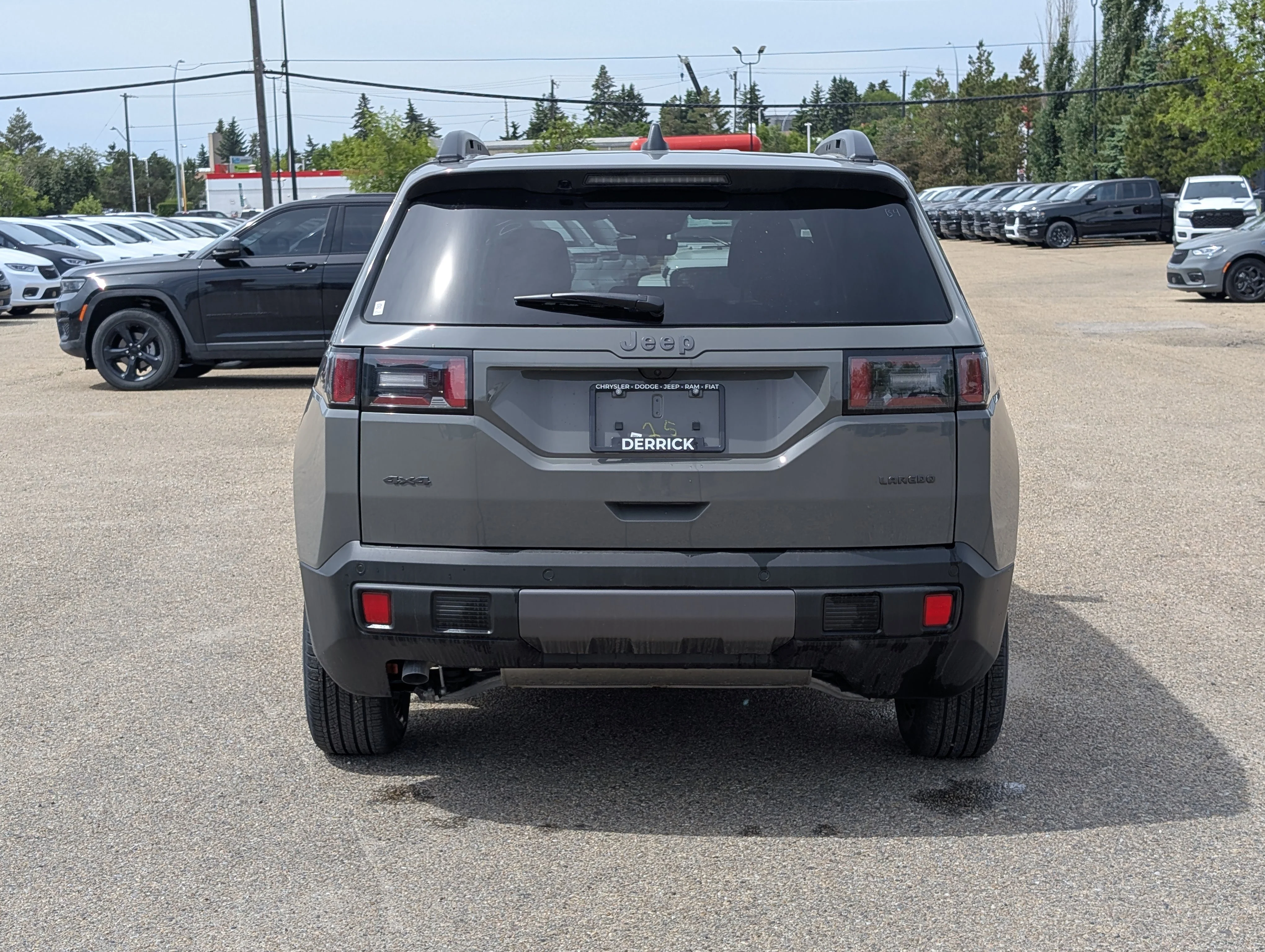 New 2026 Sting-Grey Jeep Laredo image 5