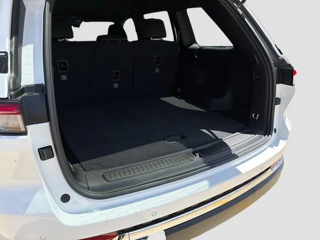New 2026 Bright White Clearcoat Jeep Laredo image 28
