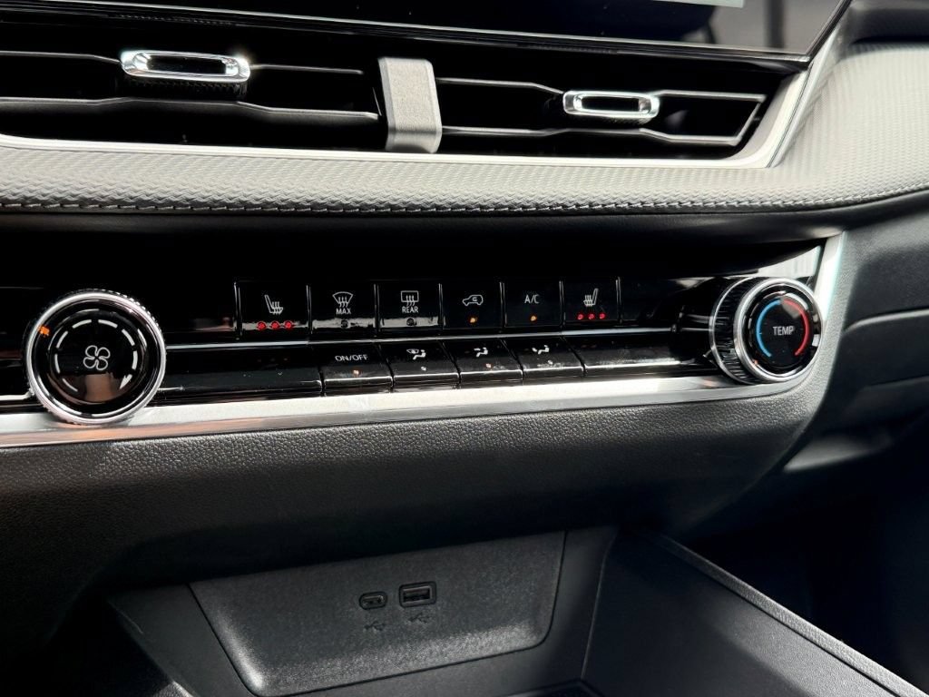 2027 Chevrolet Equinox LT - Photo 21