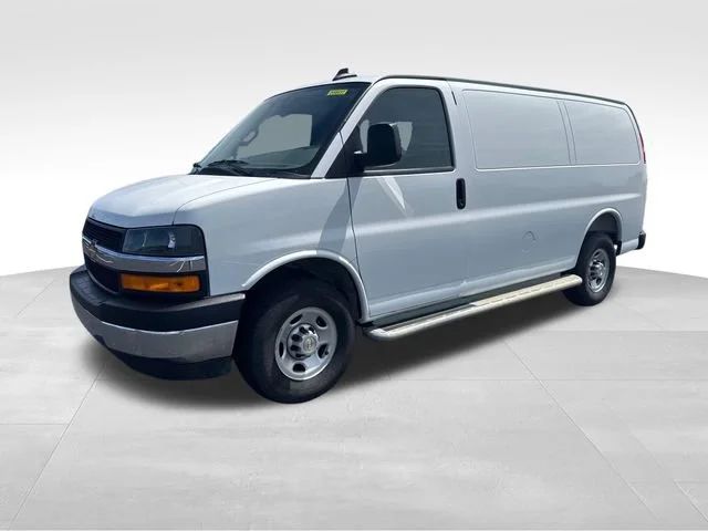 2025 Chevrolet Express 2500 Work Van HD's photo