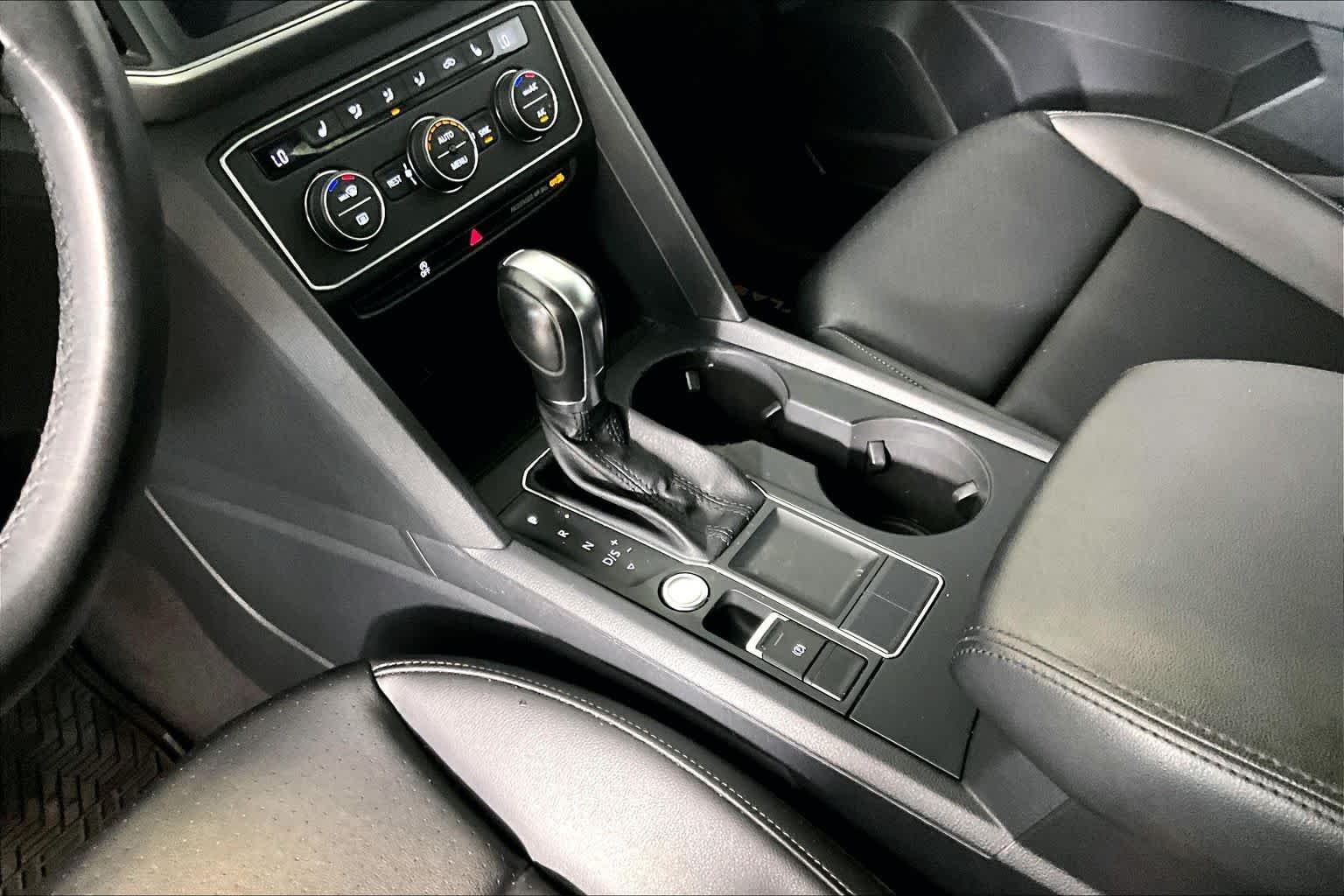 Used 2018 Platinum Gray Metallic Volkswagen 3.6L V6 SE w/Technology image 16
