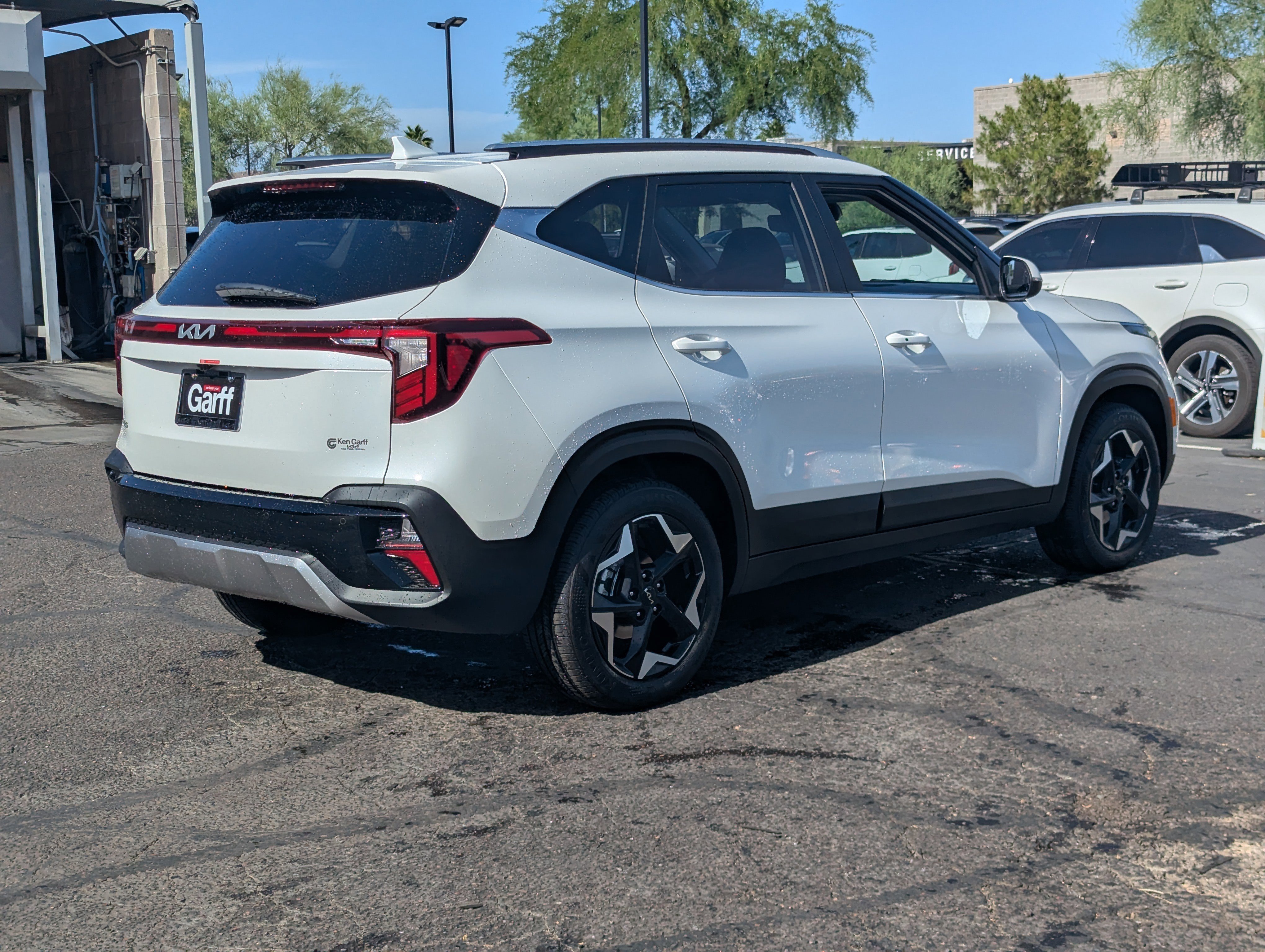 New 2026 Snow White Pearl Kia EX image 3