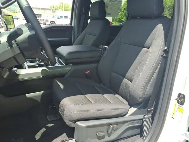 New 2026 Oxford White Ford XLT image 4