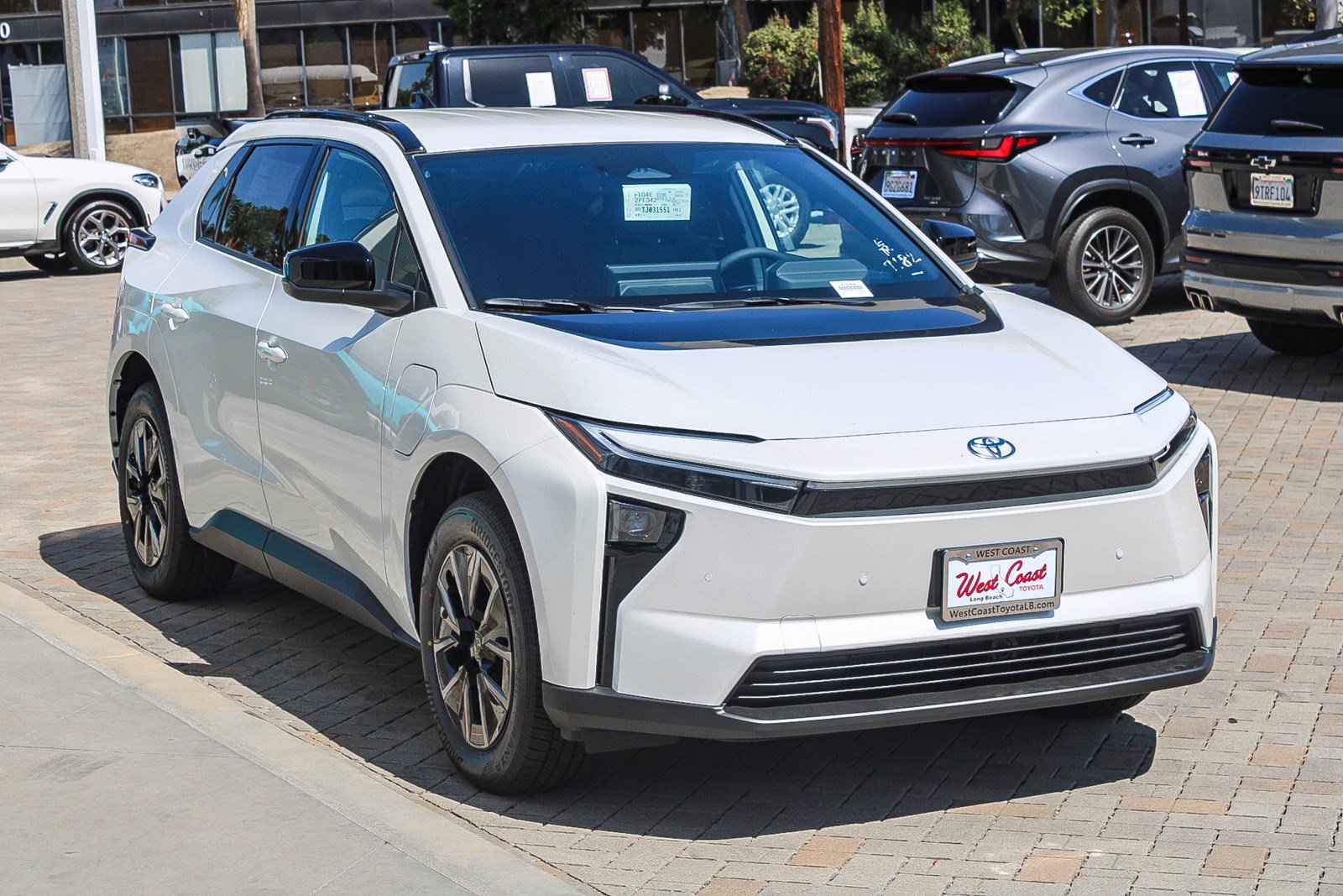 New 2026 Wind Chill Pearl <sup>1</sup> Toyota  XLE image 3