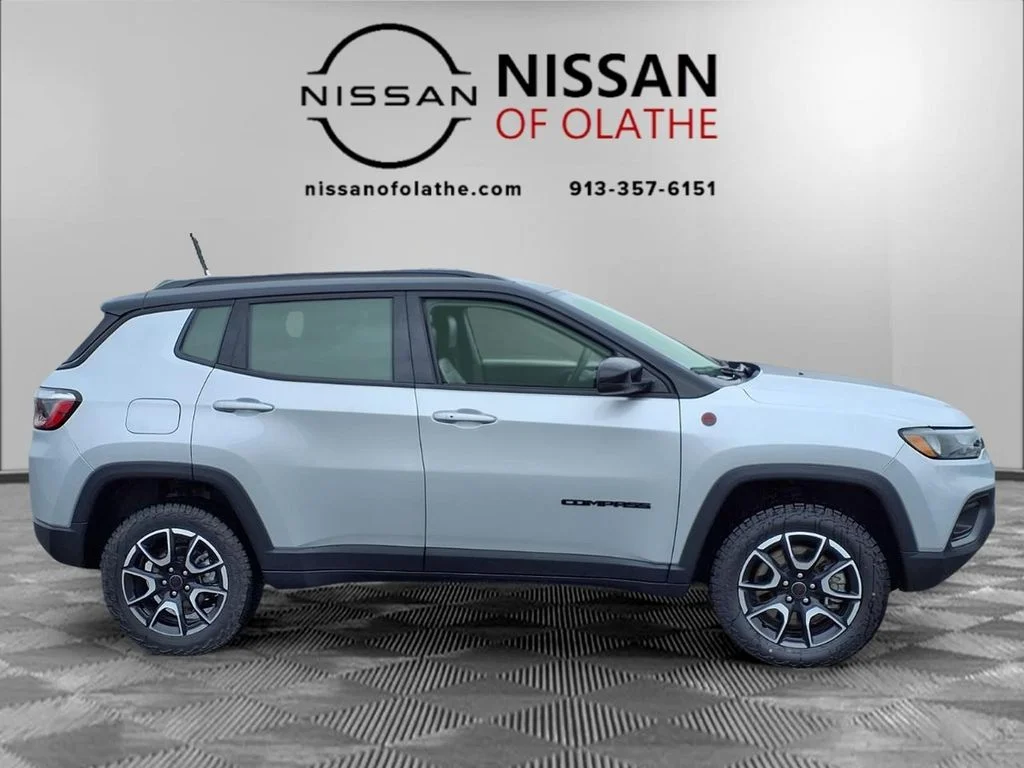 Used 2025 Silver Jeep Trailhawk image 29