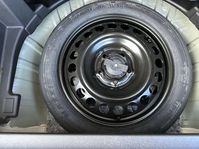 Certified Used 2023 Sterling Metallic GMC SLE image 28