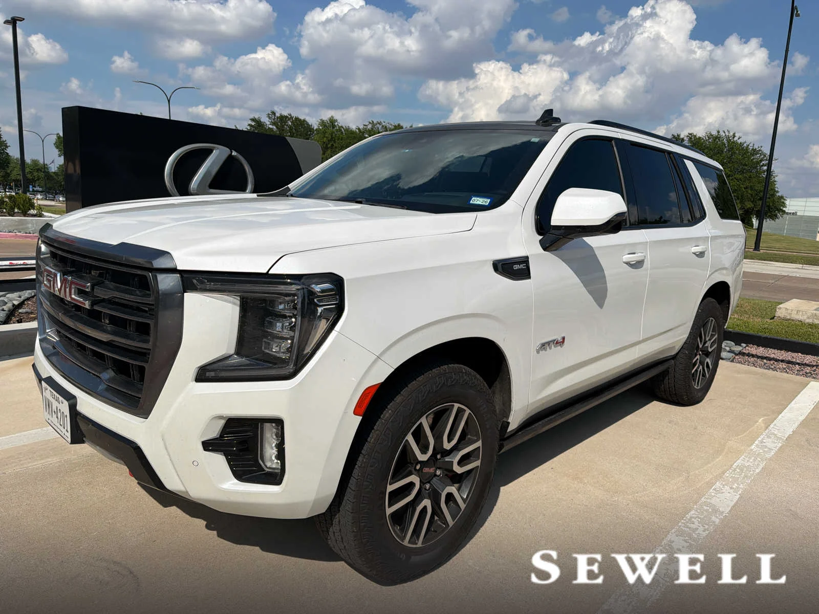 Used 2023 White Frost Tricoat GMC AT4 image 1
