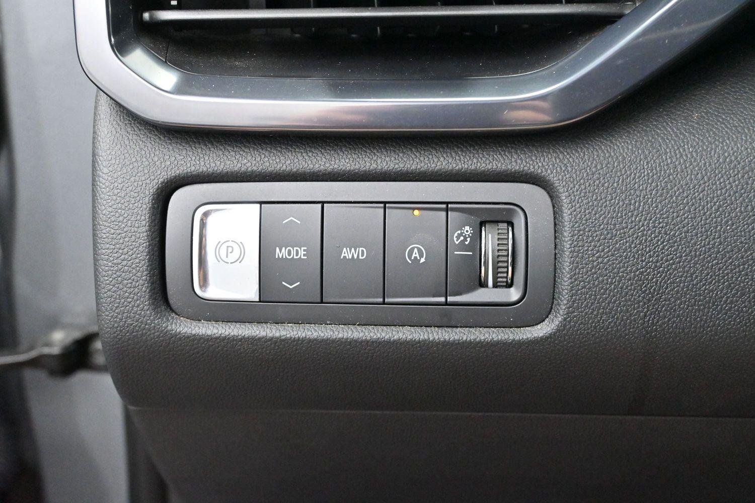 Used 2025 Sterling Metallic GMC AT4 image 23