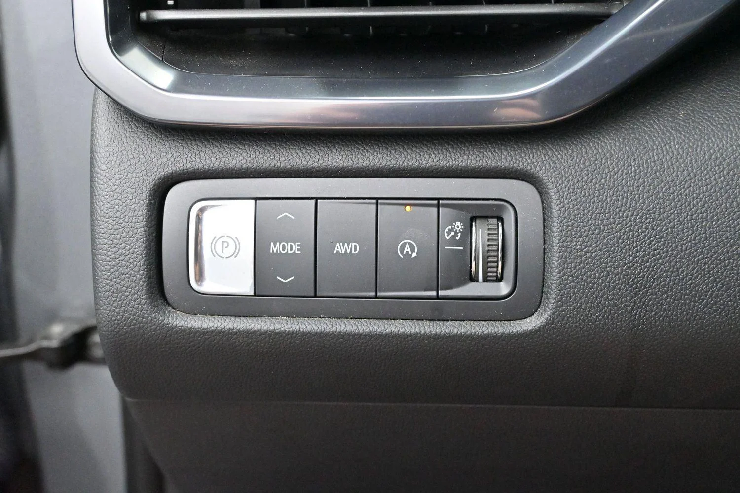 Used 2025 Sterling Metallic GMC AT4 image 23