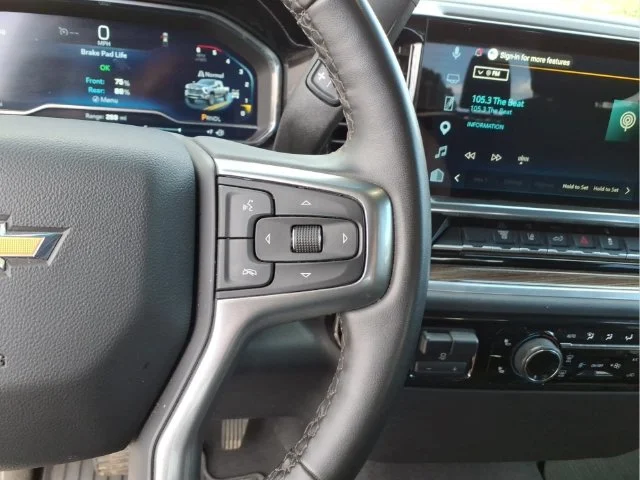 Used 2025 White Chevrolet LT image 25