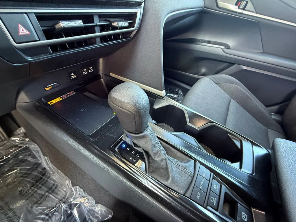 Used 2025  Toyota LE image 22