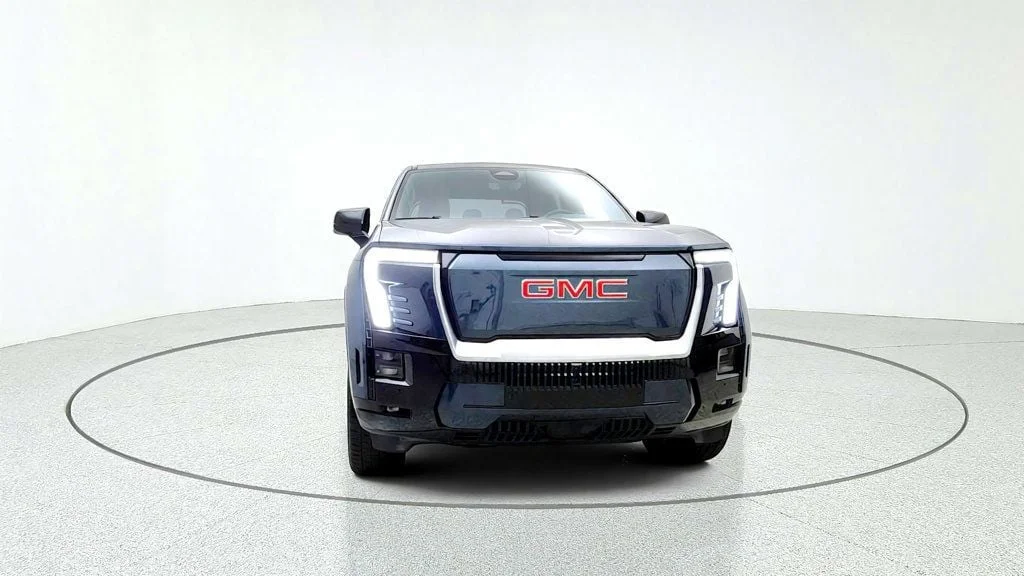 Used 2026 Deep Ocean Metallic GMC e4WD Crew Cab Max Range Denali image 2