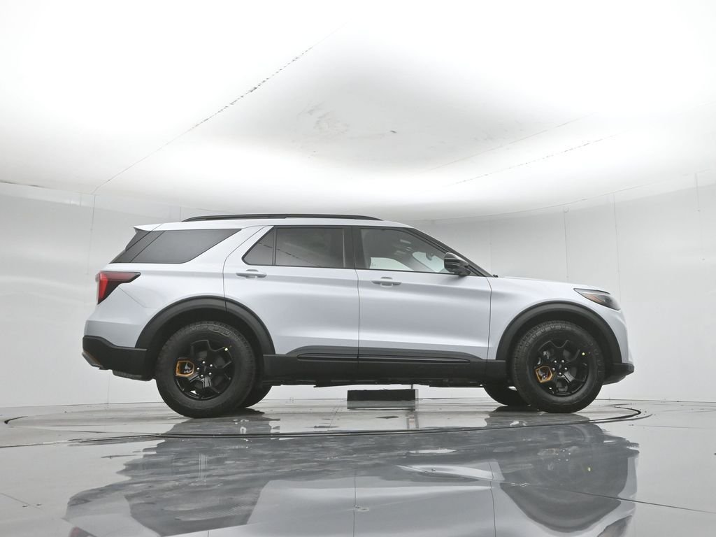 New 2026 Space White Metallic Ford Tremor image 7