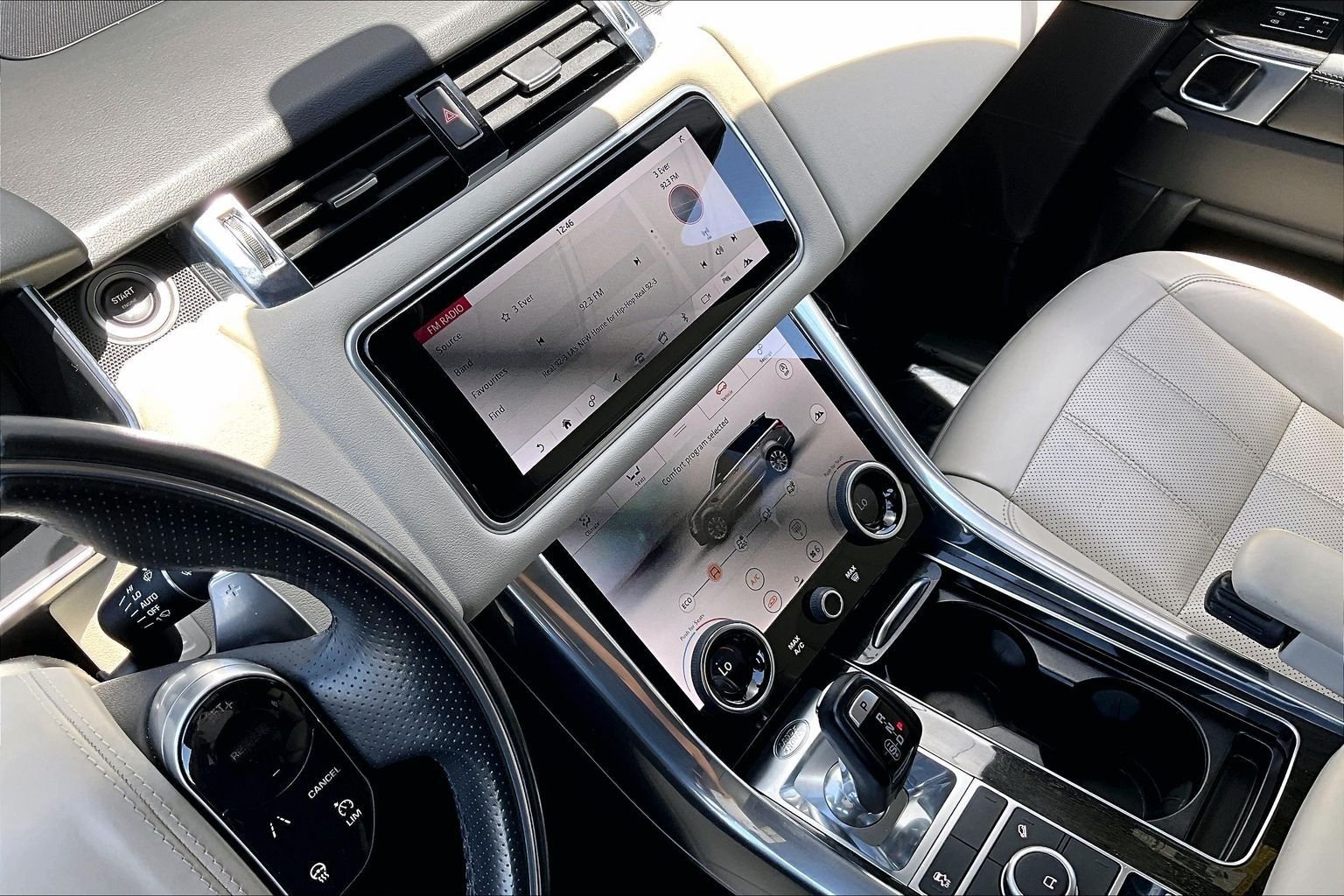 Used 2022 White Land Rover HSE Silver Edition image 32