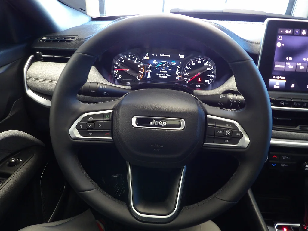Used 2024 Bright White Clear Coat Jeep Latitude Lux image 29