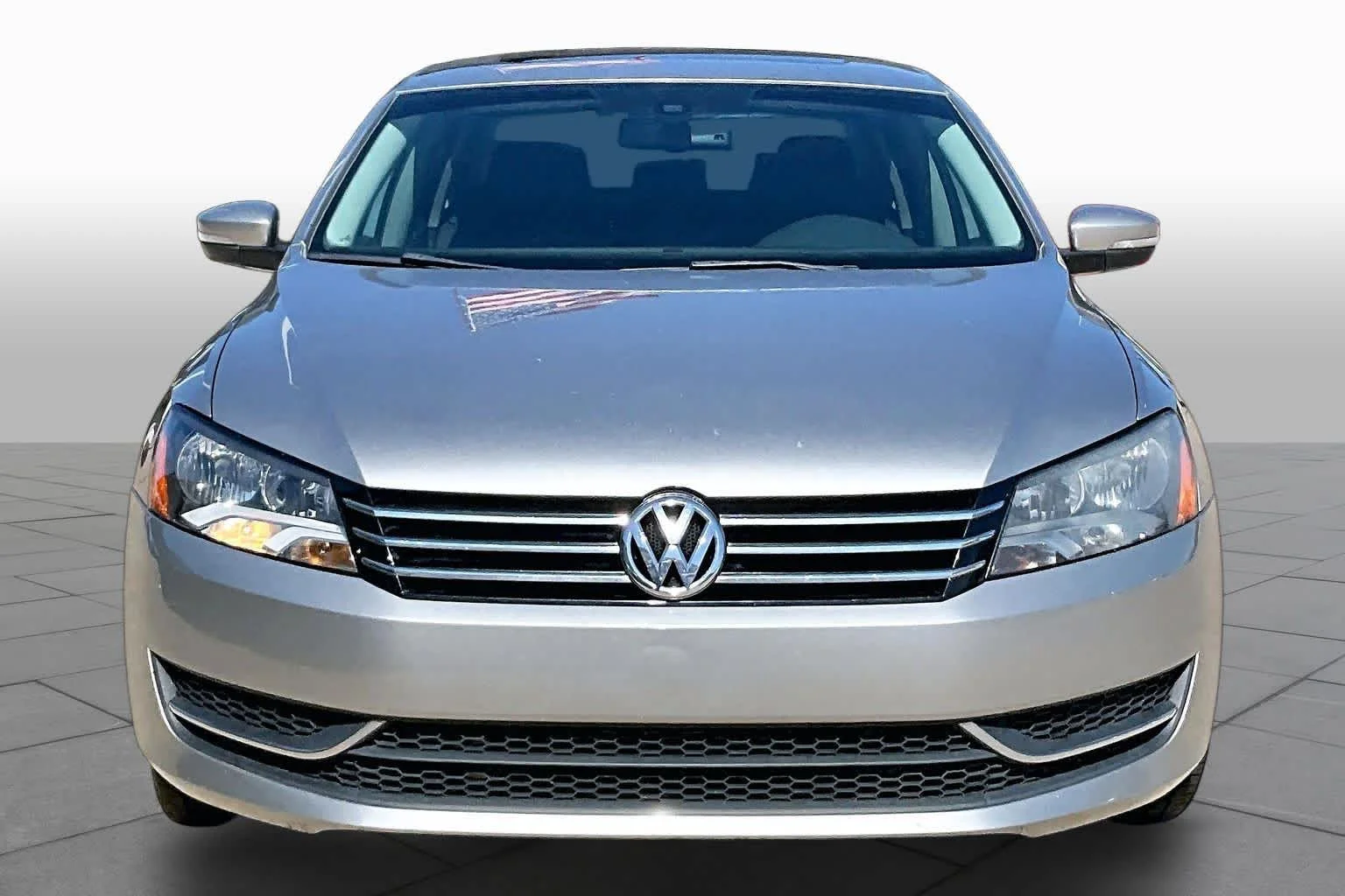 Used 2014 Platinum Gray Metallic Volkswagen SE image 3