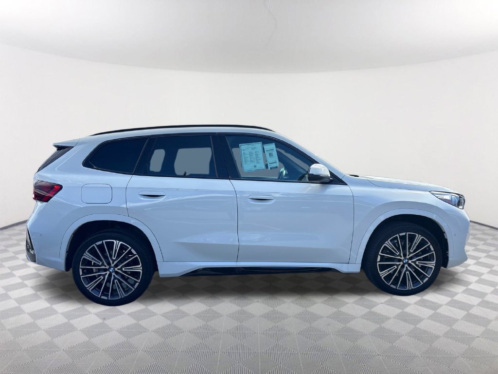 Used 2026 Alpine White BMW xDrive28i image 3