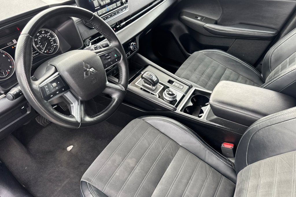 Used 2024 Blue Mitsubishi SE image 12