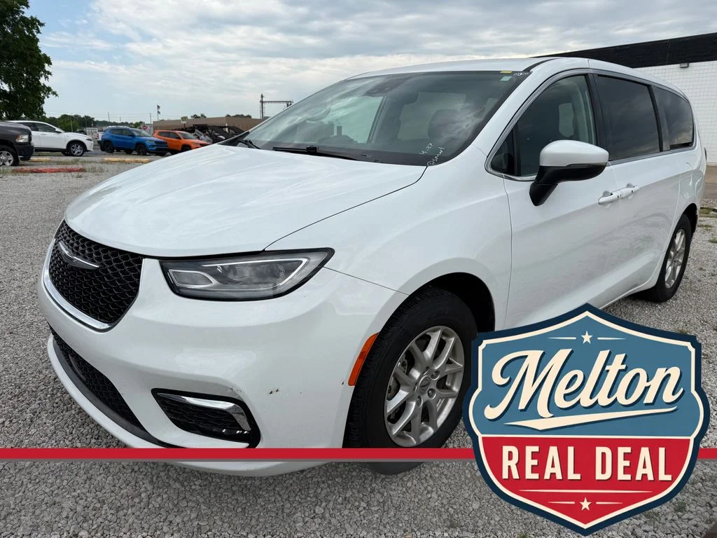 Used 2023 White Chrysler Touring L image 1