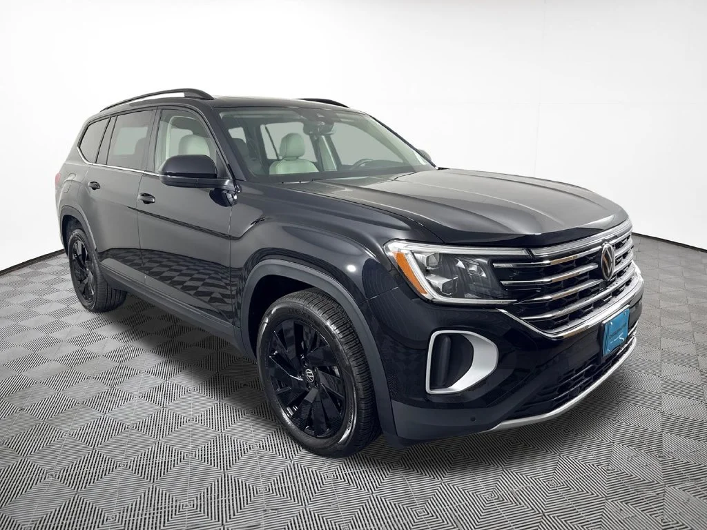 New 2026 Black Volkswagen SE w/Technology image 4