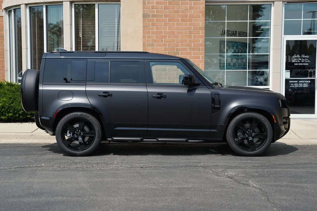 New 2026 Santorini Black Land Rover X-Dynamic SE image 8