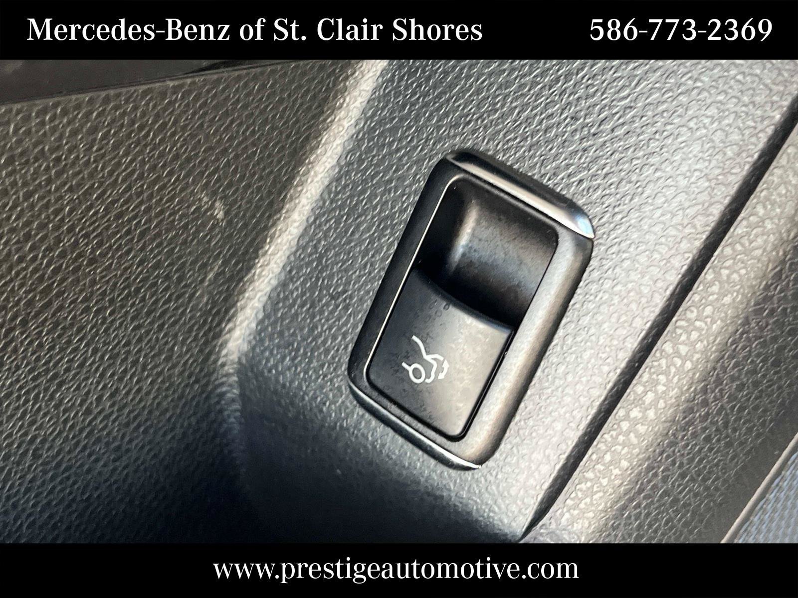 Used 2012 Black Mercedes-Benz GLK 350 image 22