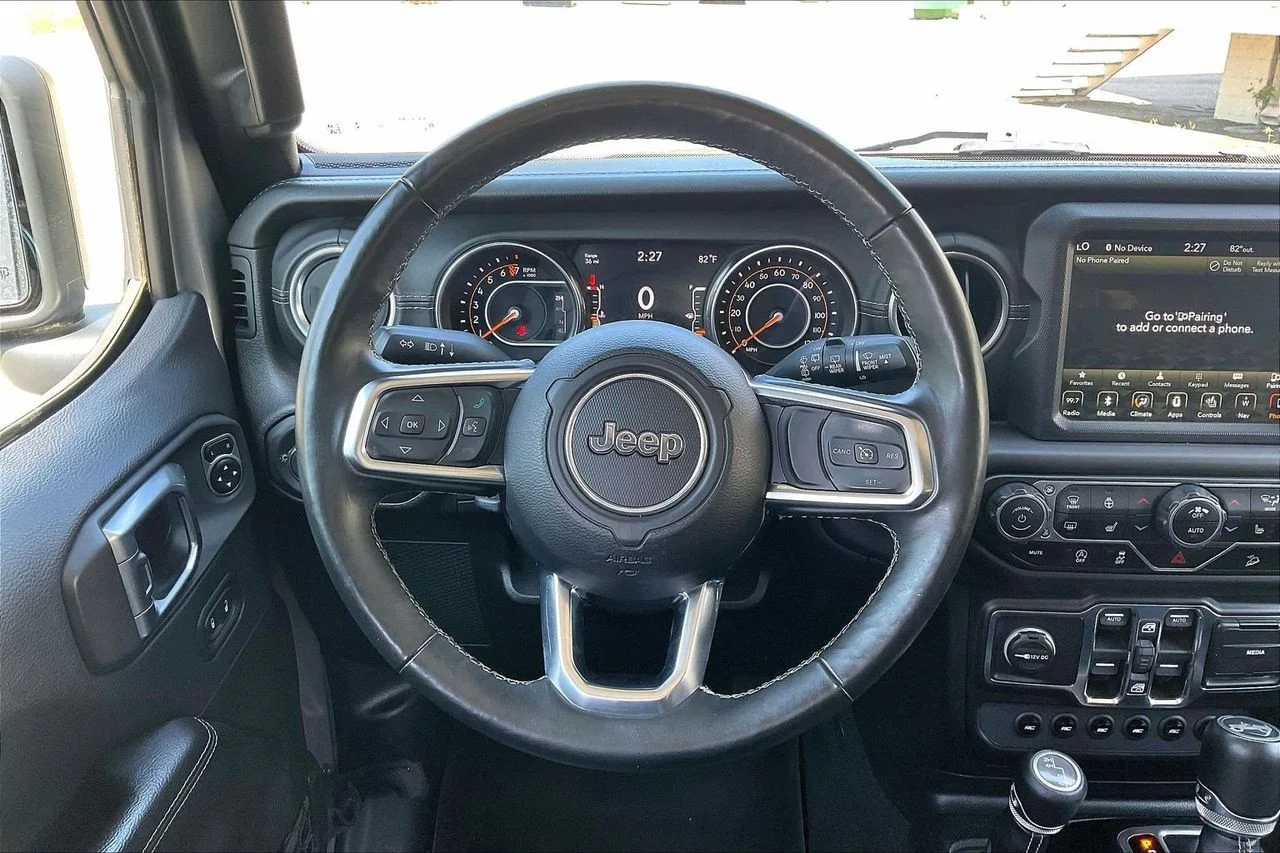 Certified Used 2018 Silver Jeep Sahara image 10
