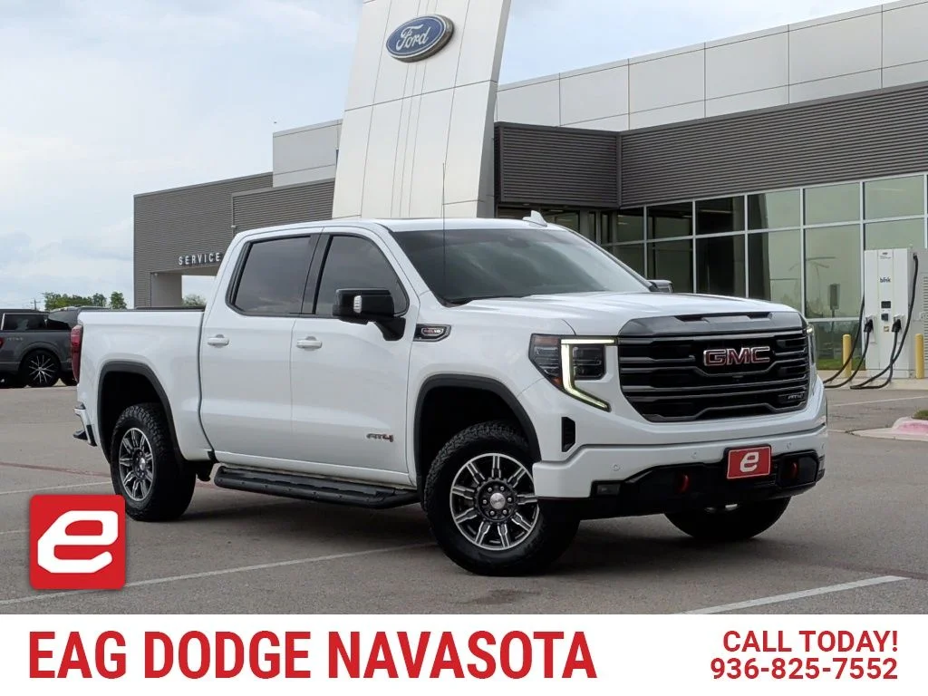 Used 2024 White GMC AT4 image 1
