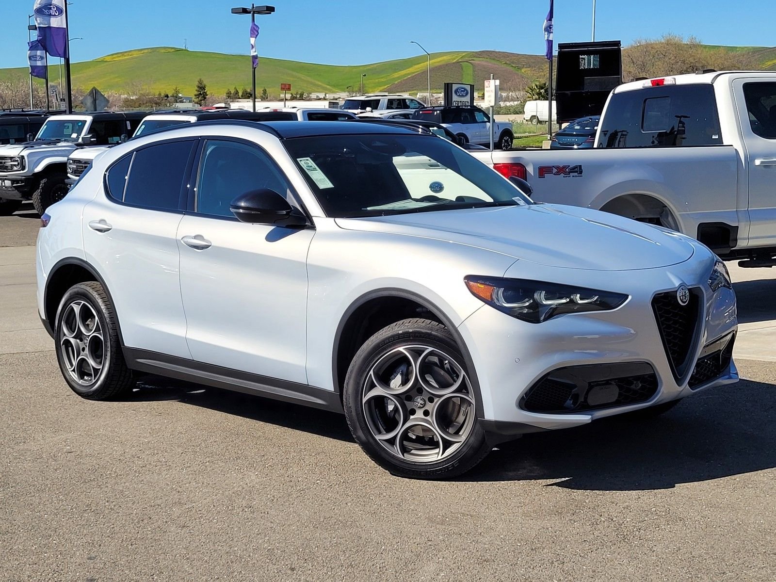 2025 Alfa Romeo Stelvio Base