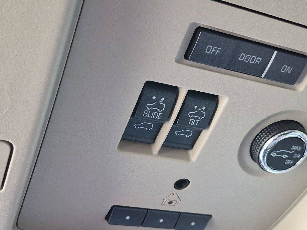 Used 2018 White GMC Denali image 26