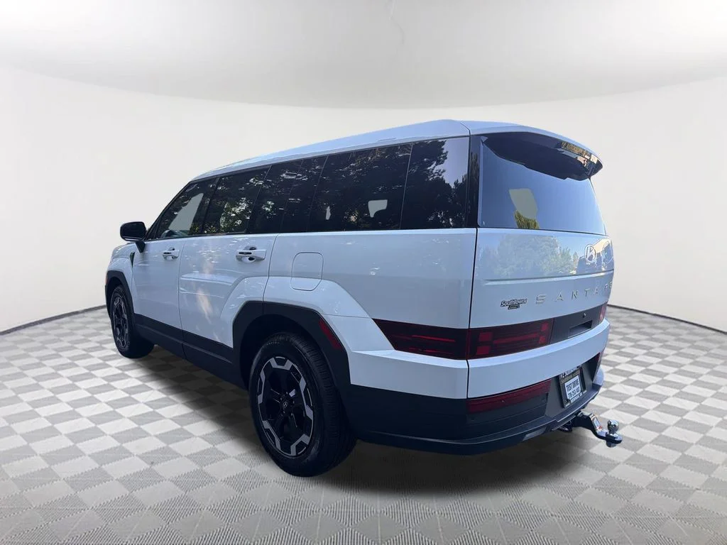 Used 2025 White Hyundai SE image 7