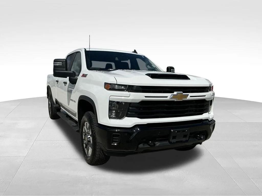 Used 2025 White Chevrolet Custom image 16