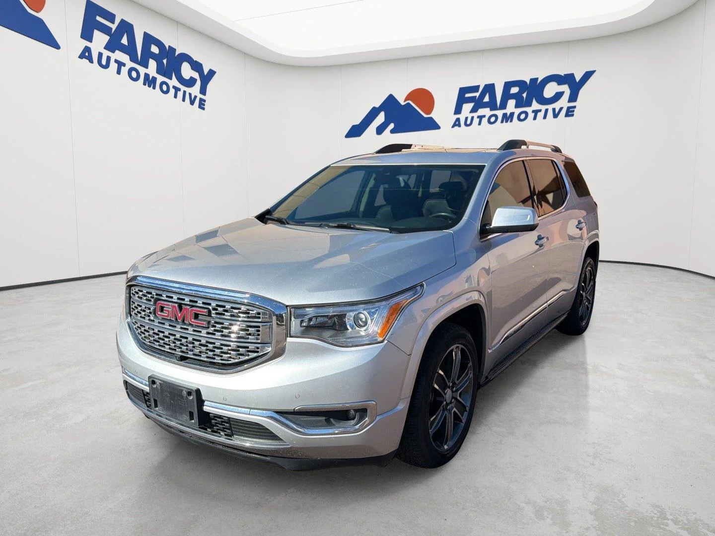 Used 2017  GMC Denali image 1