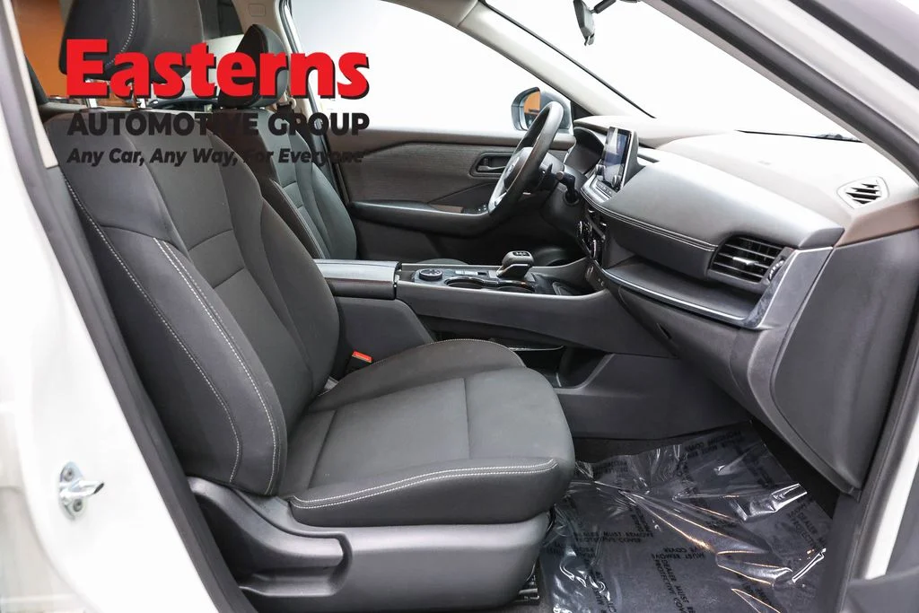 Used 2023 White Nissan S image 25