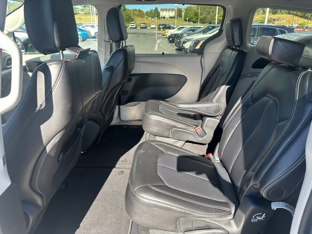 Used 2024 Silver Mist Clearcoat Chrysler Touring L image 16