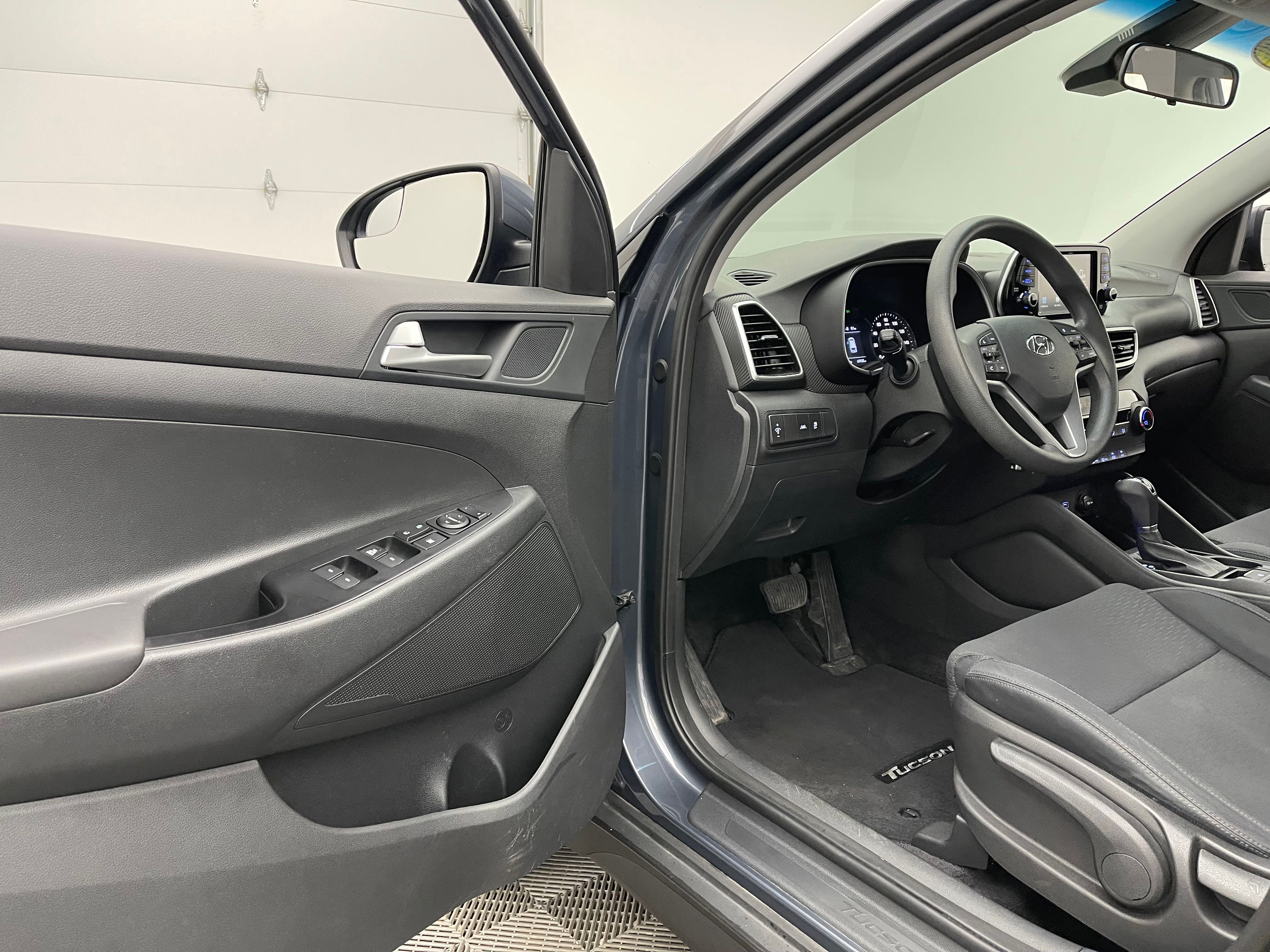 Used 2021 Dusk Blue Hyundai SE image 13