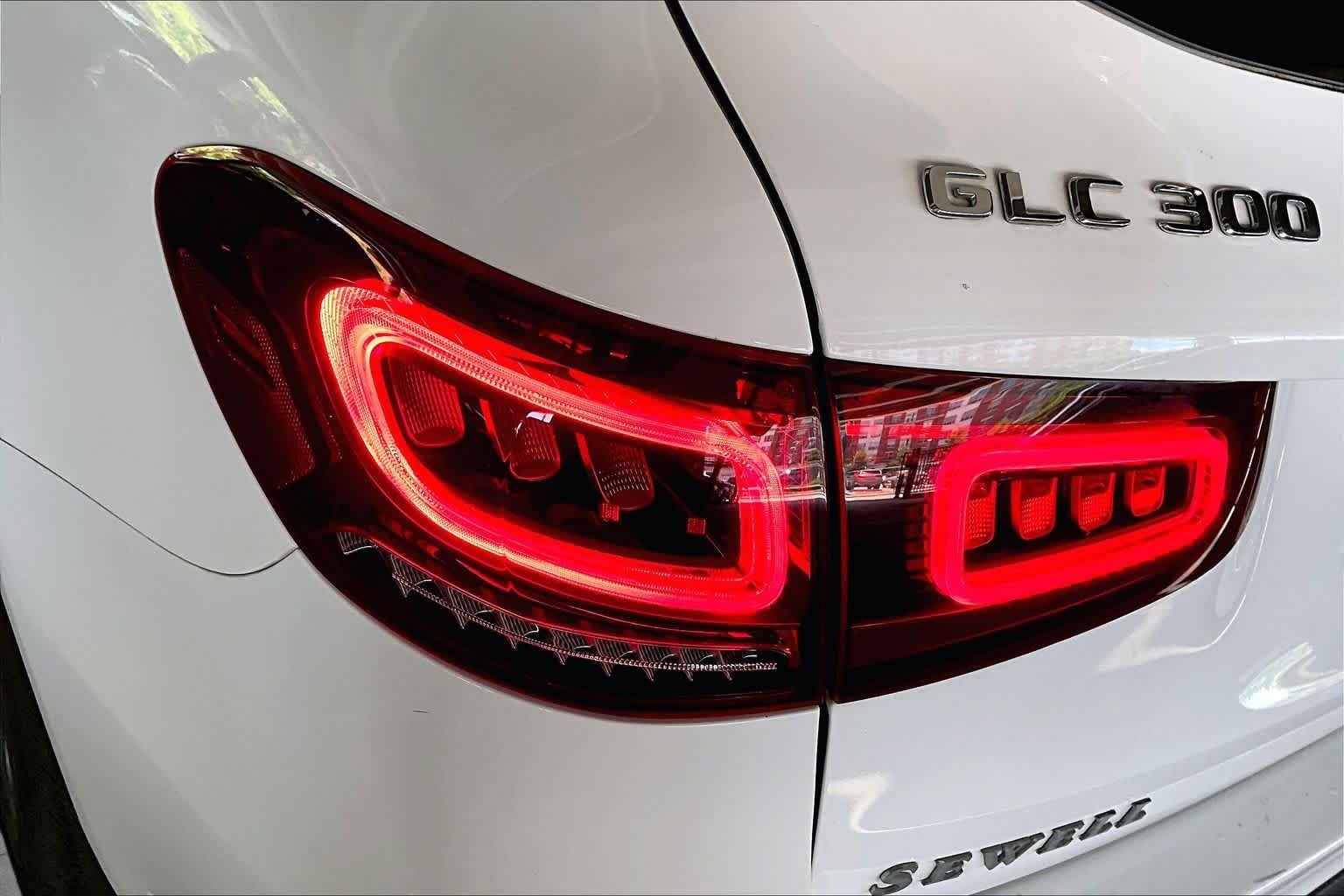 Used 2021 Polar White Mercedes-Benz GLC 300 image 28