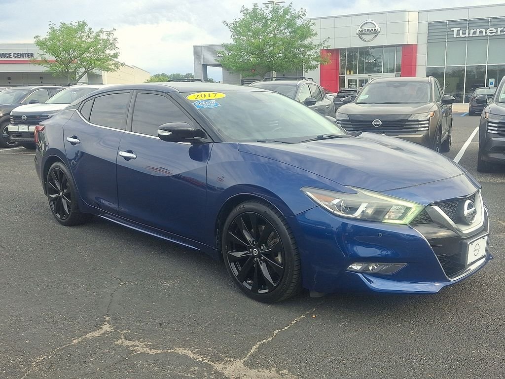 Used 2017 Blue Nissan SR image 3