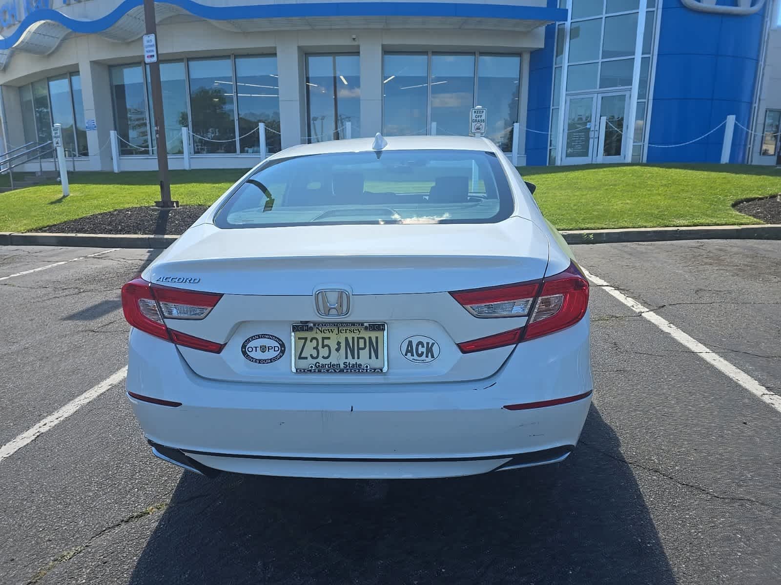 Used 2018 White Honda LX 1.5T image 6