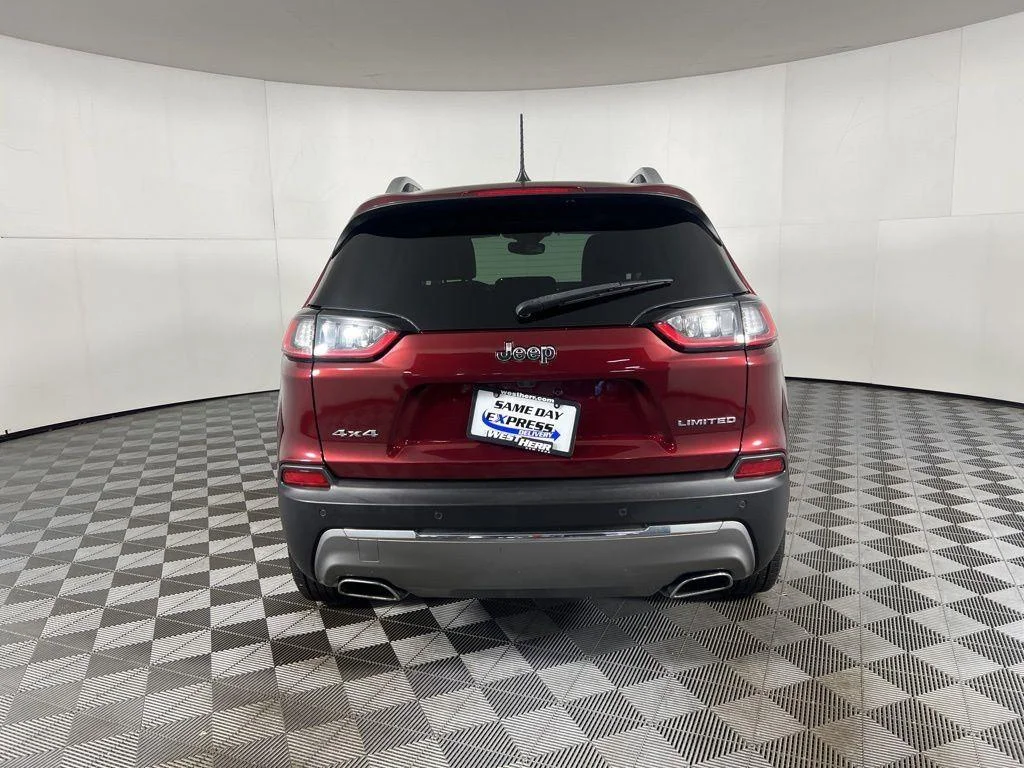 Used 2021 Velvet Red Pearlcoat Jeep Limited image 4