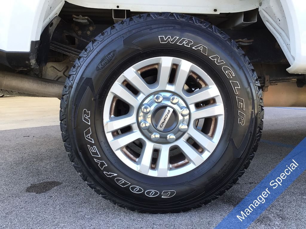 Used 2019 White Ford XL image 17