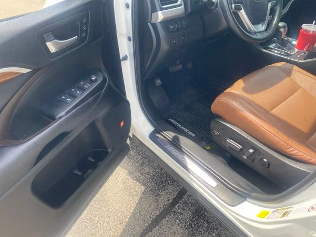 Used 2018 Blizzard Pearl Toyota Limited image 11