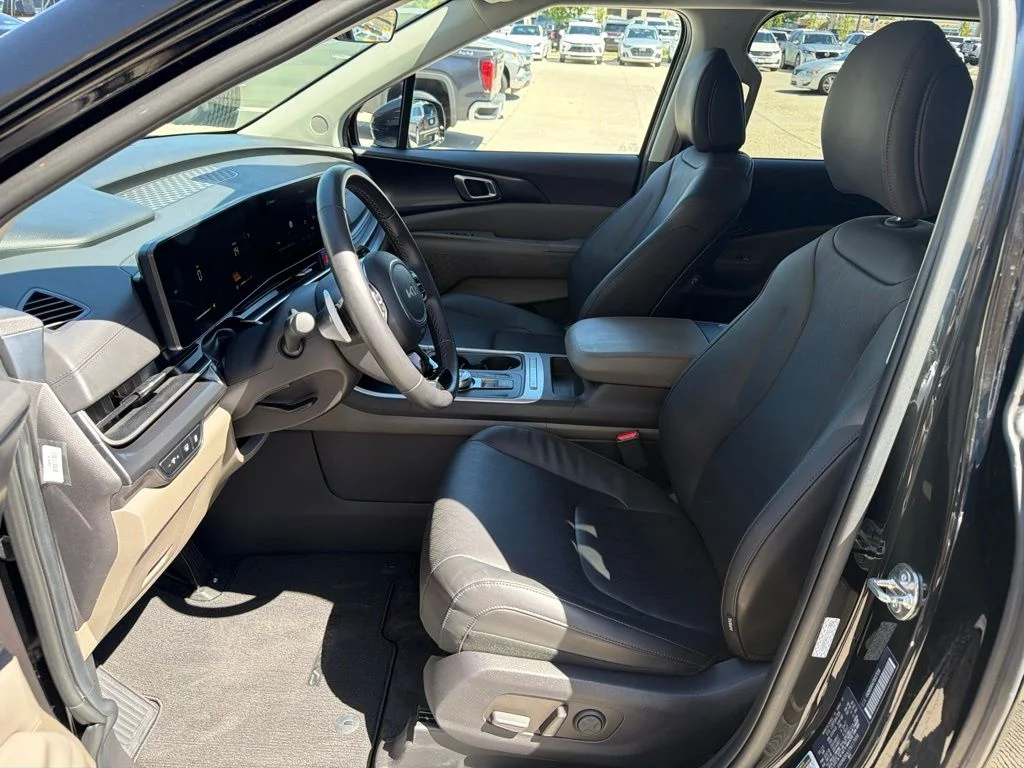 Used 2026 Black Kia LXS image 17