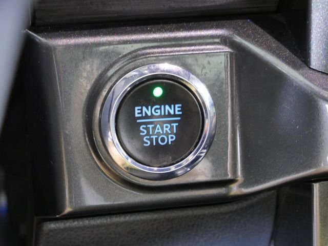 Used 2021 Black Ford XLT image 27