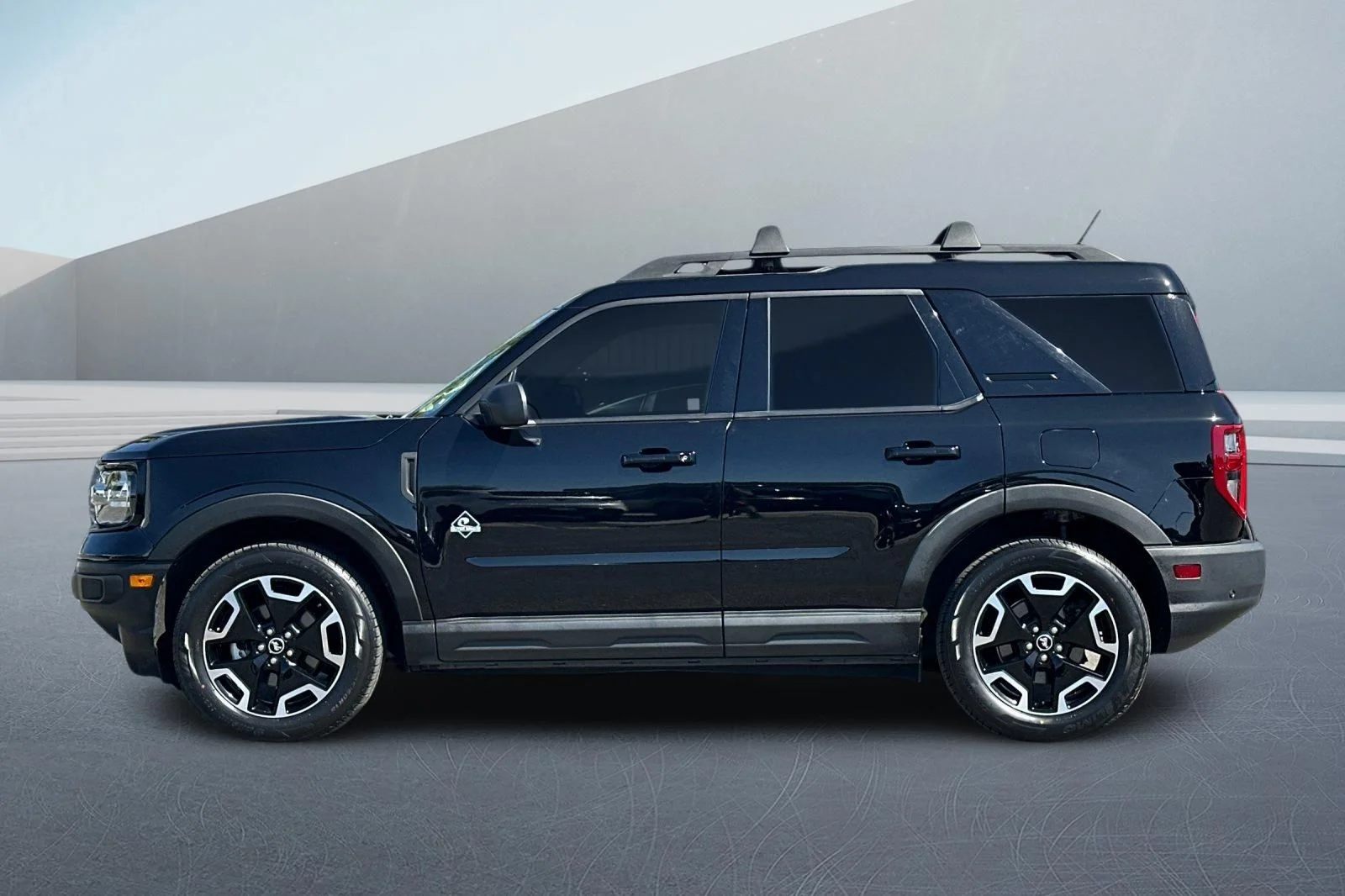 Used 2023 Black Ford Outer Banks image 7